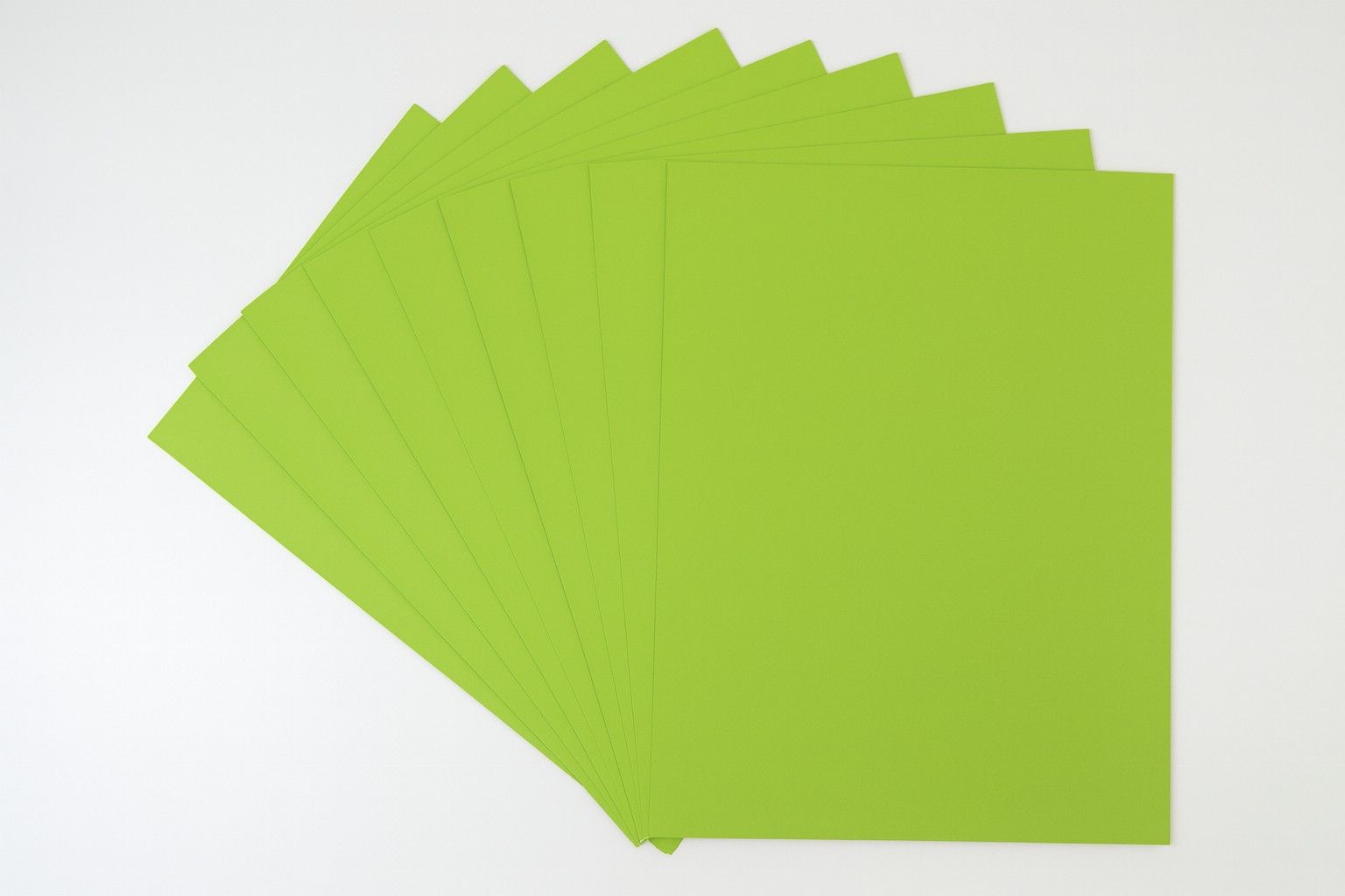 Fotokarton 50x70cm, 10 Bogen maigrün